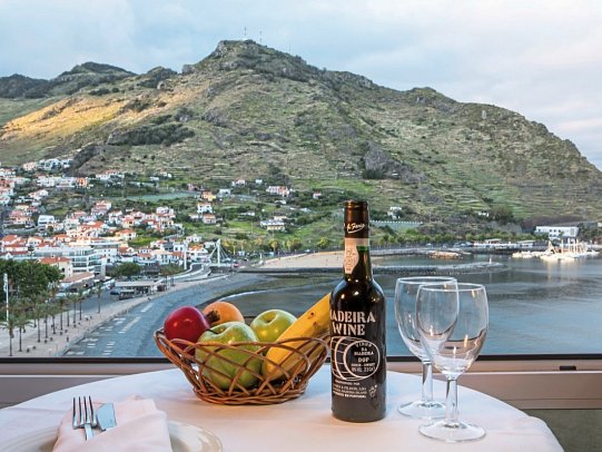 Baía Madeira Hotel - Beispiel Balkon Juniorsuite Komfort (Zimmercodierung JFN)
