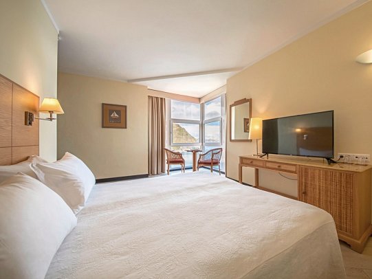 Baía Madeira Hotel - Wohnbeispiel Juniorsuite Komfort (Zimmercodierung JFN)