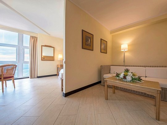 Baía Madeira Hotel - Wohnbeispiel Juniorsuite Komfort (Zimmercodierung JFN)