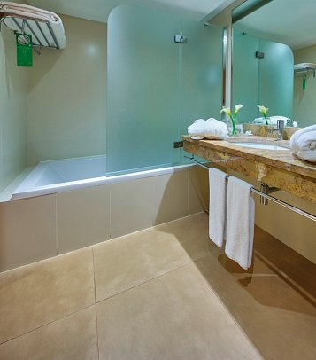 The Views Oásis - Beispiel Bad Doppelzimmer Superior (Zimmercodierung DSM)