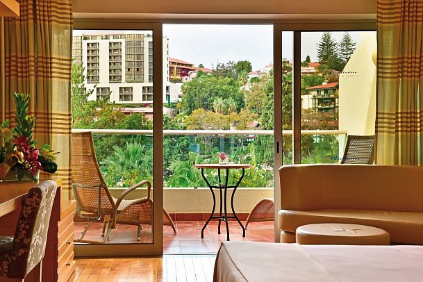 Pestana Carlton Madeira Premium Ocean Resort - Wohnbeispiel Doppelzimmer Classic Poolblick (Zimmercodierungen DBP & DC2)