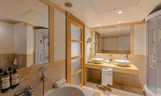 Pestana Carlton Madeira Premium Ocean Resort - Beispiel Bad Juniorsuite (Zimmercodierung JB1)