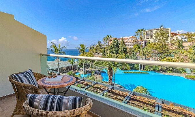 Pestana Carlton Madeira Premium Ocean Resort - Beispiel Balkon Juniorsuite Superior Meerblick (Zimmercodierung JSM)
