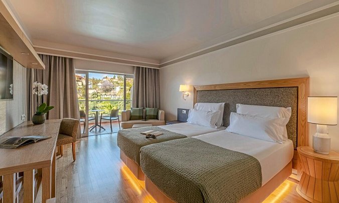 Pestana Carlton Madeira Premium Ocean Resort - Wohnbeispiel Doppelzimmer Classic Poolblick (Zimmercodierungen DBP & DC2)