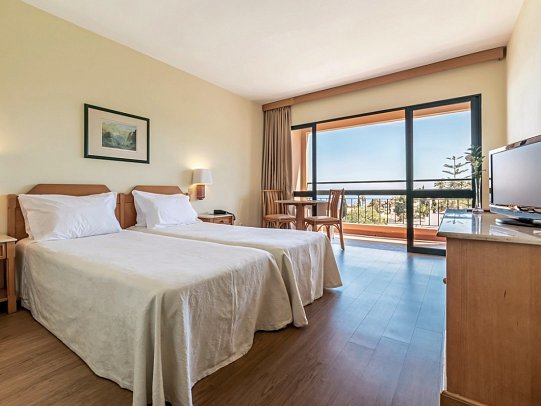 Garajau Madeira Hotel - Wohnbeispiel Doppelzimmer Classic Gartenblick (Zimmercodierung DBG)