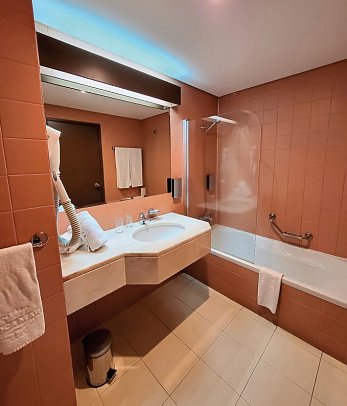 Cais da Oliveira - Beispiel Bad (Zimmercodierungen J1M & ABM)