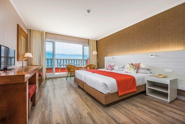 Enotel Sunset Bay - Wohnbeispiel Doppelzimmer Meerblick Balkon (Zimmercodierungen D5M, D1M & D3M)