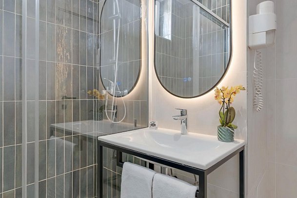 The Editory Garden Funchal - Beispiel Bad Doppelzimmer