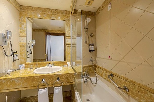 Pestana Royal All Inclusive Ocean & Spa Resort - Beispiel Bad Doppelzimmer Superior (Zimmercodierungen DS1 & DS3)