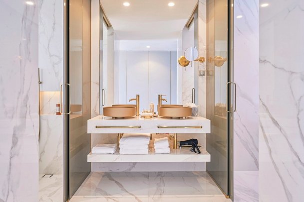 Savoy Palace - Beispiel Bad Doppelzimmer Superior Meerblick (Zimmercodierungen DSM & DS2)