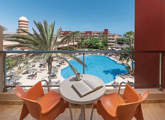 Elba Carlota Beach & Golf Resort - Wohnbeispiel Doppelzimmer seitl. Meerblick (Zimmercodierungen DBN, DCN & FVM)