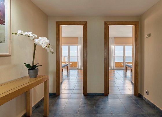 Elba Sara Beach & Golf Resort - Wohnbeispiel Familienzimmer Verbindungstür (Zimmercodierung FVM)