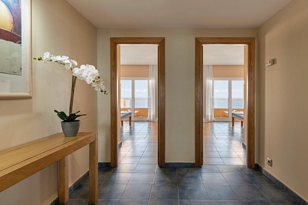 Elba Sara Beach & Golf Resort - Wohnbeispiel Familienzimmer Verbindungstür (Zimmercodierung FVM)