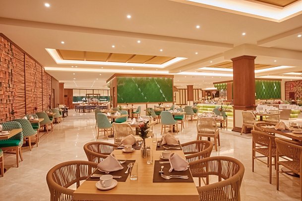 Secrets Bahía Real Resort & Spa