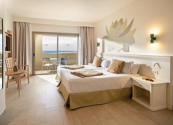 Iberostar Waves Gaviotas Park - Wohnbeispiel Juniorsuite seitl. Meerblick (Zimmercodierungen J1N & J2N)
