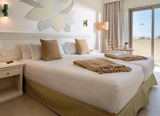 Iberostar Waves Gaviotas Park - Wohnbeispiel Suite seitl. Meerblick (Zimmercodierungen W1N & WB3)