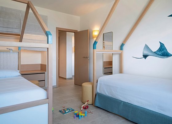 Iberostar Waves Gaviotas Park - Wohnbeispiel Familiensuite Senior Poolblick (Zimmercodierungen WM2 & WI6)
