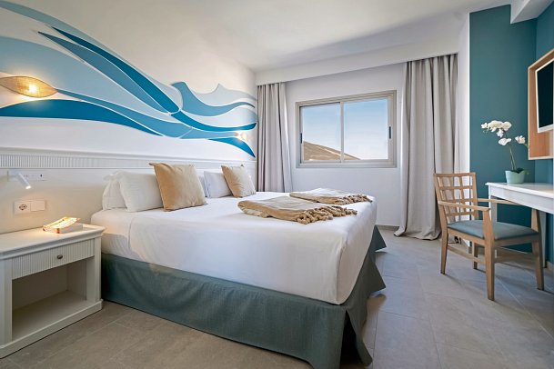 Iberostar Waves Gaviotas Park - Wohnbeispiel Familiensuite Senior Poolblick (Zimmercodierungen WM2 & WI6)