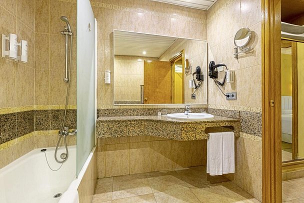IFA Altamarena by Lopesan Hotels - Wohnbeispiel Familienzimmer Strassenseite (Zimmercodierung FB1)