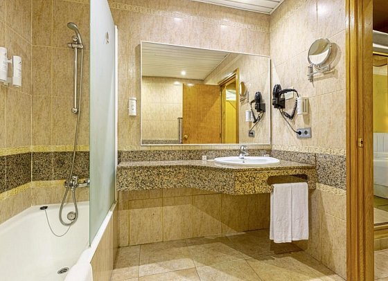 IFA Altamarena by Lopesan Hotels - Wohnbeispiel Familienzimmer Strassenseite (Zimmercodierung FB1)
