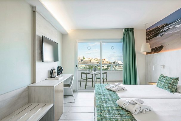 FERGUS Cactus Garden - Wohnbeispiel Juniorsuite seitl. Meerblick