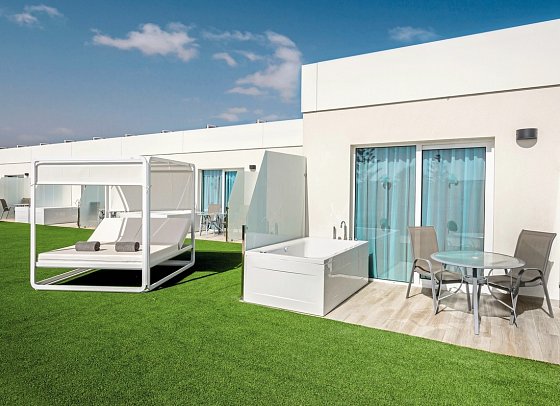 Barceló Corralejo Sands - Wohnbeispiel Doppelzimmer Deluxe Whirlpool (Zimmercodierung DD2)