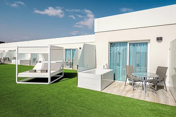 Barceló Corralejo Sands - Wohnbeispiel Doppelzimmer Deluxe Whirlpool (Zimmercodierung DD2)