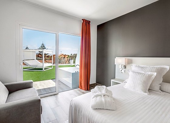 Barceló Corralejo Sands - Wohnbeispiel Doppelzimmer Deluxe Whirlpool (Zimmercodierung DD2)