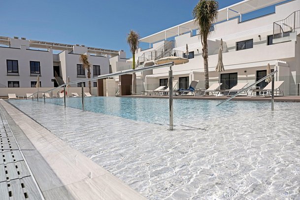 Esmeralda Cotillo Homes by LIVVO