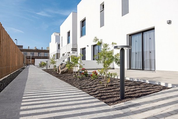 Esmeralda Cotillo Homes by LIVVO