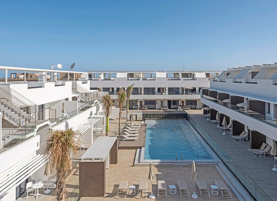 Esmeralda Cotillo Homes by LIVVO