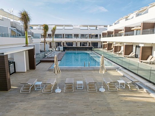 Esmeralda Cotillo Homes by LIVVO