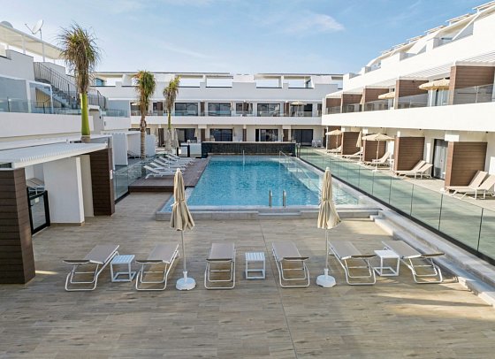 Esmeralda Cotillo Homes by LIVVO