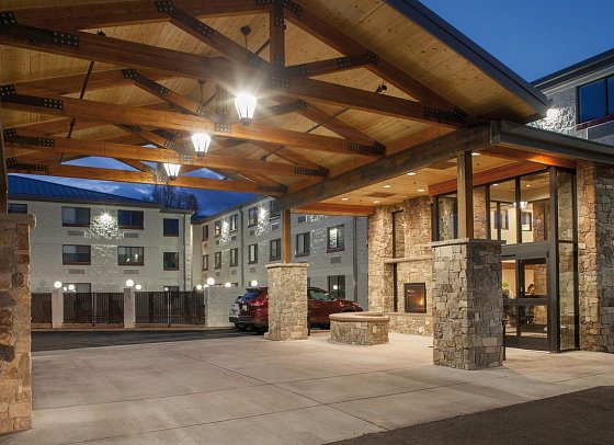 Red Feather Lodge