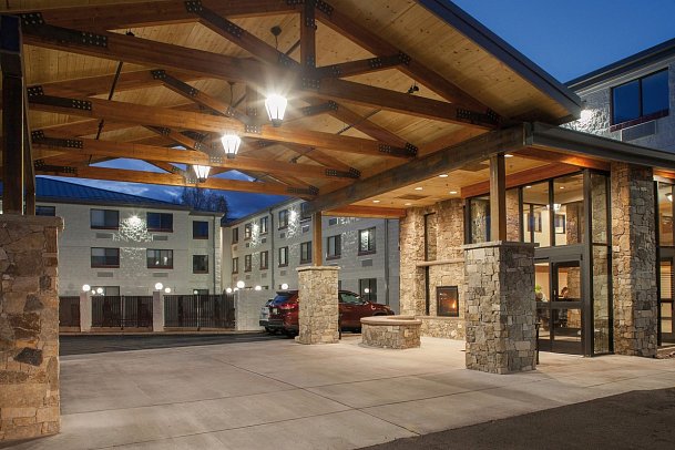 Red Feather Lodge