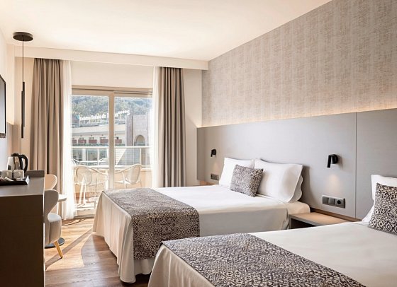 Golden Bahía de Tossa & Spa - Wohnbeispiel Doppelzimmer Poolblick (Zimmercodierung DBP)