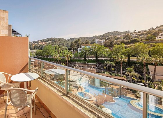 Golden Bahía de Tossa & Spa - Balkonbeispiel Doppelzimmer Poolblick (Zimmercodierung DBP)
