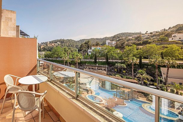 Golden Bahía de Tossa & Spa - Balkonbeispiel Doppelzimmer Poolblick (Zimmercodierung DBP)