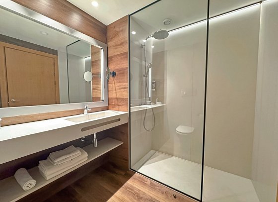 Golden Bahía de Tossa & Spa - Badbeispiel Doppelzimmer (Zimmercodierungen DB1, DBP, DM1, RB1 & RBP)
