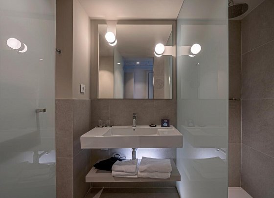 AQUA Hotel Promenade & Spa - Badbeispiel Doppelzimmer Design (Zimmercodierungen DG1 & DG2)
