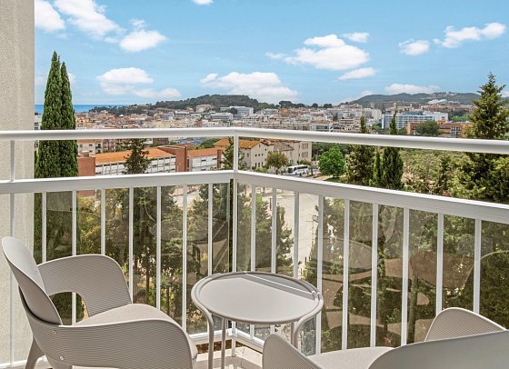 Meliá Lloret de Mar - Balkonbeispiel Doppelzimmer Grand Premium (Zimmercodierungen DX3 & DX4)