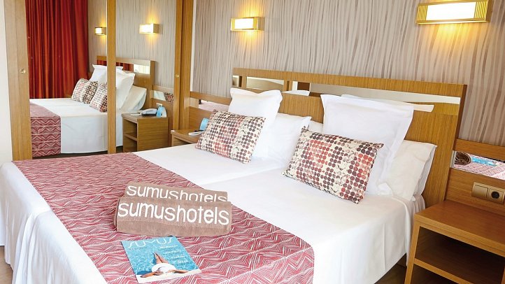 Sumus Hotel Stella & Spa - Wohnbeispiel Doppelzimmer Poolblick (Zimmercodierung DBP)