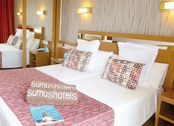 Sumus Hotel Stella & Spa - Wohnbeispiel Doppelzimmer Poolblick (Zimmercodierung DBP)