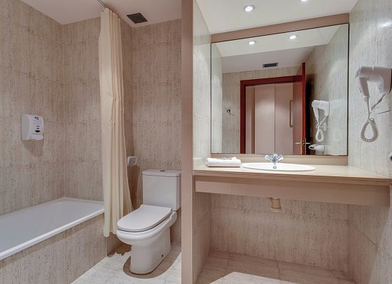 Gran Garbí Mar - Badbeispiel Doppelzimmer (Zimmercodierungen DB1 & DC1)