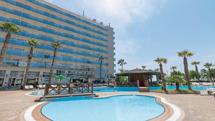 Golden Taurus Aquapark Resort