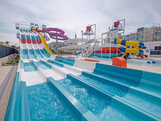 Golden Taurus Aquapark Resort