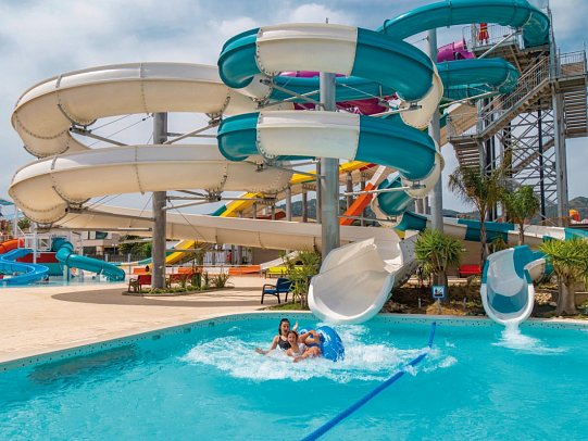 Golden Taurus Aquapark Resort