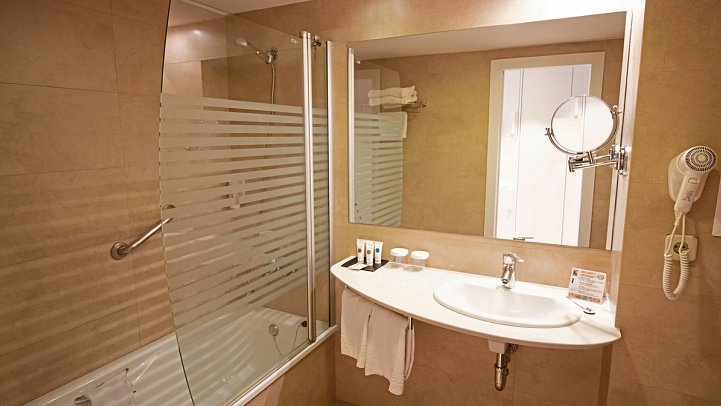 Golden Taurus Aquapark Resort - Badbeispiel Doppelzimmer (Zimmercodierung DB1)