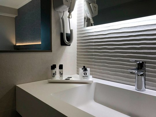 Metropol - Badbeispiel Doppelzimmer Komfort (Zimmercodierung DF1)