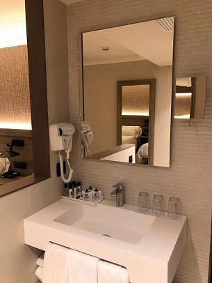 Metropol - Badbeispiel Doppelzimmer Komfort (Zimmercodierung DF1)